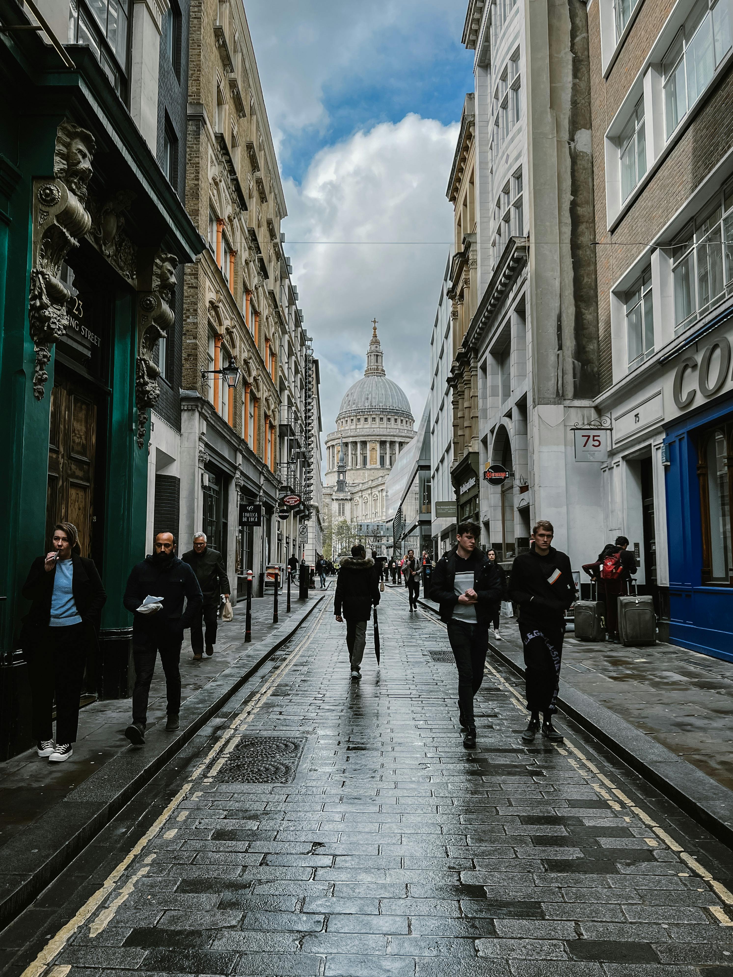 Busy London tourist street before retouching